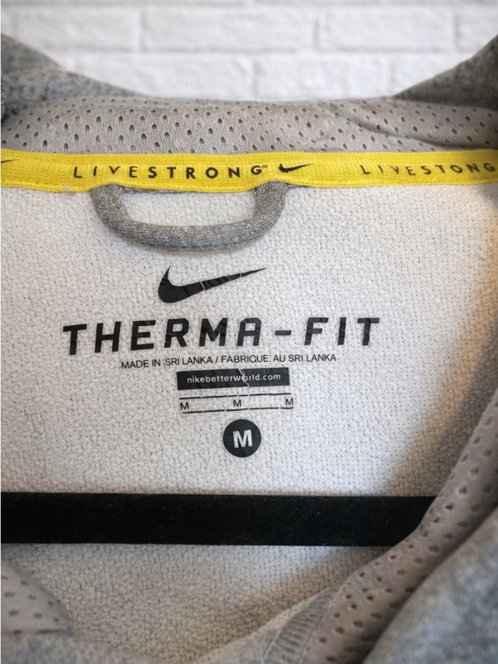 Nike Therma-FIT Livestrong Hoodie Gray Pink Women’s Medium - Picture 2 of 3